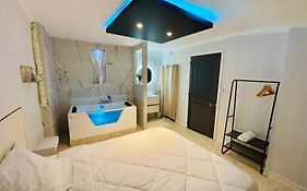 Sereni House Jacuzzi